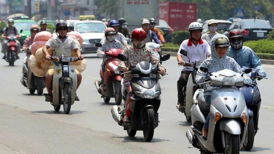 Scorching heat bakes Northern and Central Vietnam, temperatures exceed 37°C
